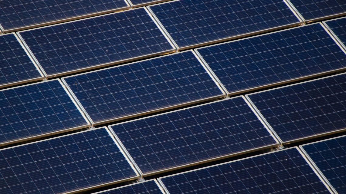 Der globale Energiewettlauf: Wie Chinas Technologiedominanz die USA herausfordert