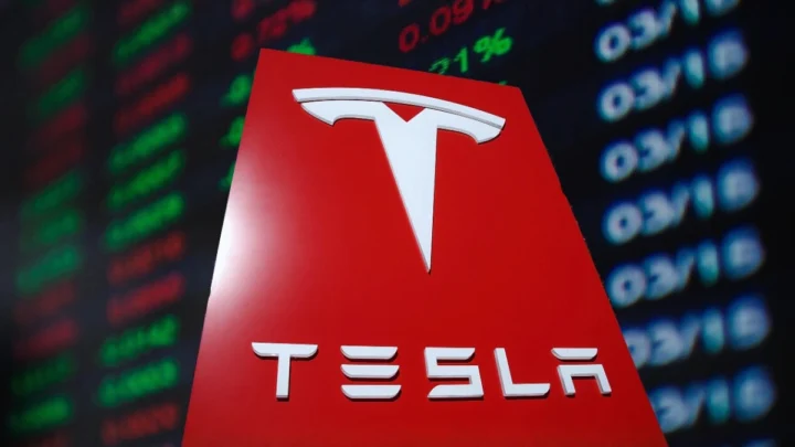 Tesla-Aktie: Führungswechsel und Cybertruck-Probleme belasten das Vertrauen der Anleger