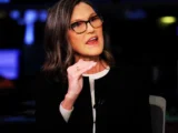 Cathie Wood Geht auf Schnäppchenjagd