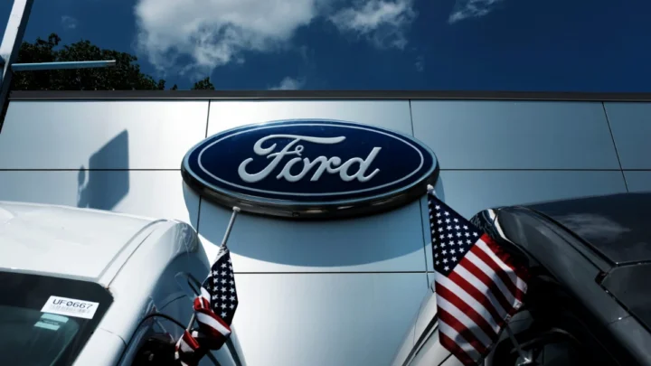 Ford-Aktie legt leicht zu nach Neuausrichtung der Elektroauto-Strategie