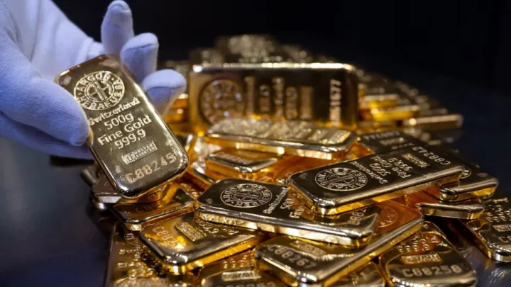 Gold erreicht neues Allzeithoch nahe 4.400 US-Dollar