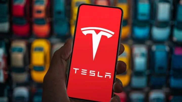 Bleibt die Tesla-Aktie 2026 ein Top-Investment? Analysten senden gemischte Signale