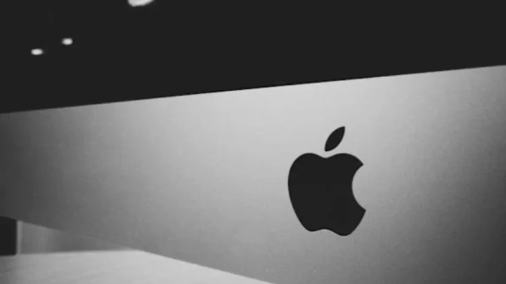 Apple-Aktie unter Druck: Kann das März-Event mit KI-Wearables den Kurs jetzt retten?