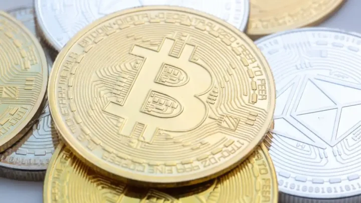 Bitcoin steigt auf 76.000 $ – Ether und andere Top-Coins ziehen nach, Analysten warnen vor kurzem Aufschwung