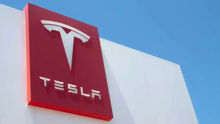 Tesla-Aktie im Umbruch: Institutionelle Anleger reduzieren Positionen – Privatanleger greifen zu