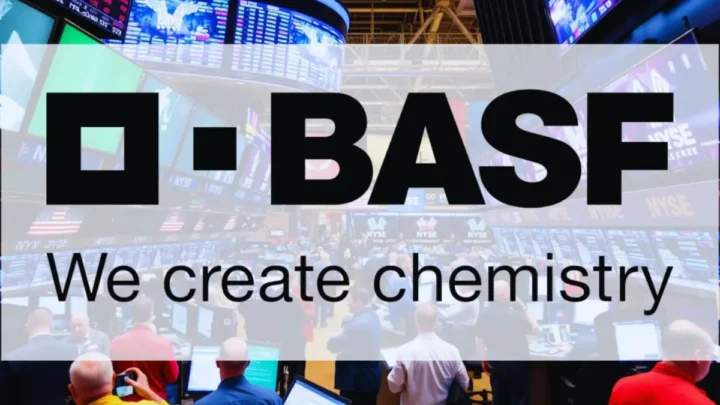 BASF Aktie 2026: Leichter Kursanstieg trotz schwierigem Chemiemarkt – Sparprogramm und Rohstoffpreise im Fokus