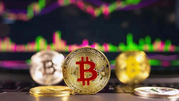 Bitcoin unter 67.000 Dollar gefallen: Krypto-Crash vor dem Wochenende schockt Anleger