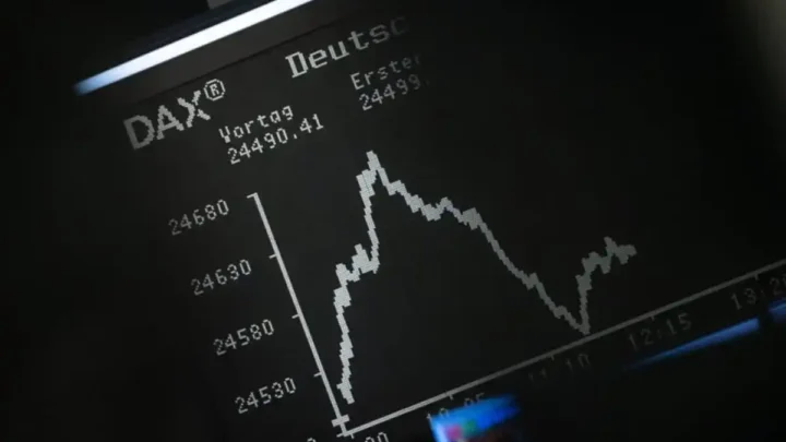 DAX fällt inmitten geopolitischer Spannungen: Was Anleger wissen sollten