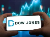 Dow Jones Chart März 2026 mit Unterstützung bei 45.000 Punkten – Relative Stärke trotz geopolitischer Risiken und hoher Ölpreise