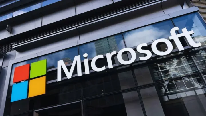 Microsoft Aktie März 2026 unter Druck: Trotz Rekordaufträgen und neuer KI-Suite fällt der Kurs um 14 % – Kaufen oder warten?