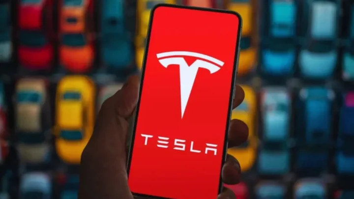 Tesla Cybertruck 2026: Neues Anti-Dooring-Update rettet Radfahrer – Wie Tesla mit KI und Kameras die Straßen sicherer macht