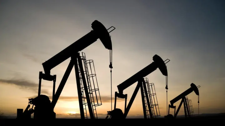 Ölpreis explodiert durch Nahost‑Konflikt: Droht ein globaler Energie-Schock?