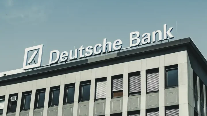 Deutsche Bank‑Aktie im freien Fall: DAX‑Druck und geopolitische Risiken drücken Kurs unter 30 €
