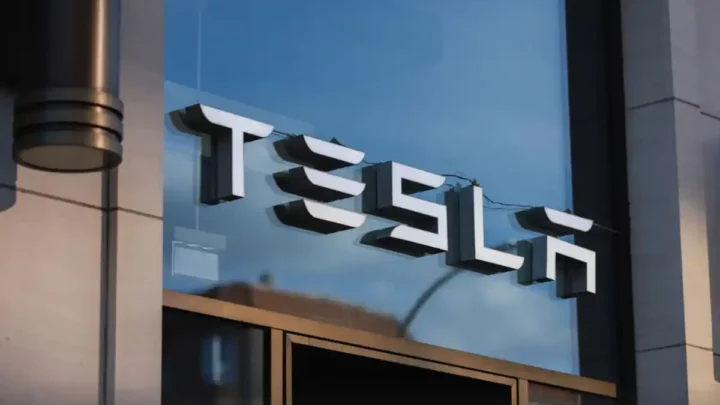 Tesla-Aktie: 8 Milliarden FSD-Meilen und der Weg zum autonomen Fahren in Europa