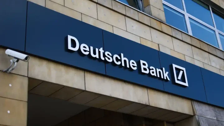 Deutsche Bank zahlt Milliarden-Boni nach Rekordgewinn – warum die Aktie trotzdem fällt