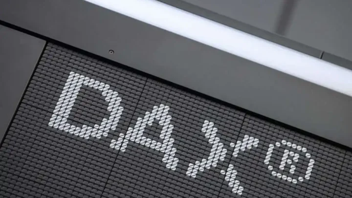 DAX bleibt unverändert – Commerzbank‑Aktie im Fokus