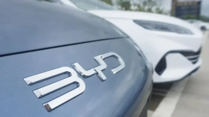 BYD Aktie unter Druck: Ein tiefer Einblick in Verkaufsrückgänge und Marktreaktionen