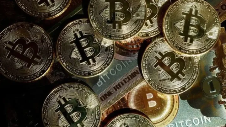 Bitcoin unter Druck: Warum makroökonomische Turbulenzen und Risk-Off-Stimmung BTC unter wichtige Marken drücken