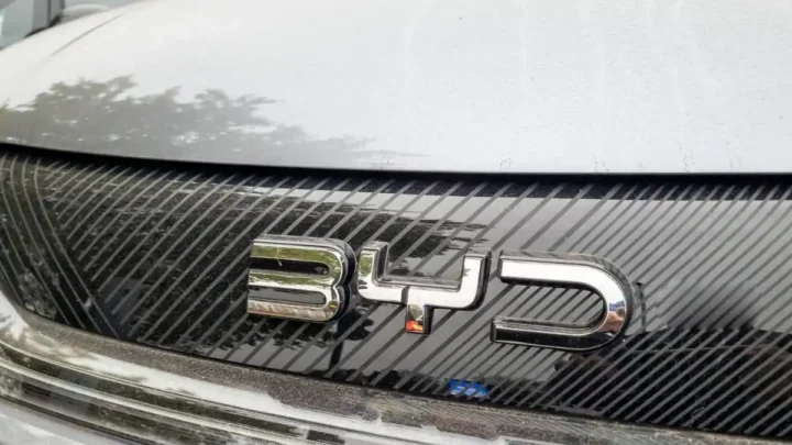 BYD Aktie: Exporthoffnung treibt Kurs trotz schwacher China-Zahlen