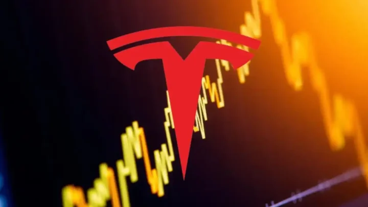 Tesla Aktie verzeichnet leichte Gewinne, während Anleger auf wichtige Geschäftszahlen warten.
