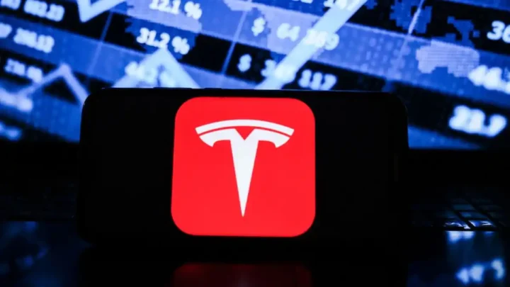 Tesla und SpaceX: Spekulationen über eine mögliche Fusion – Was steckt hinter dem Marktrummel?