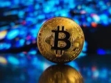 Bitcoin Kurs Chart mit steigendem Pfeil nahe 70.000 US-Dollar Marke, Hintergrund mit Weltkarte und geopolitischen Symbolen, April 2026