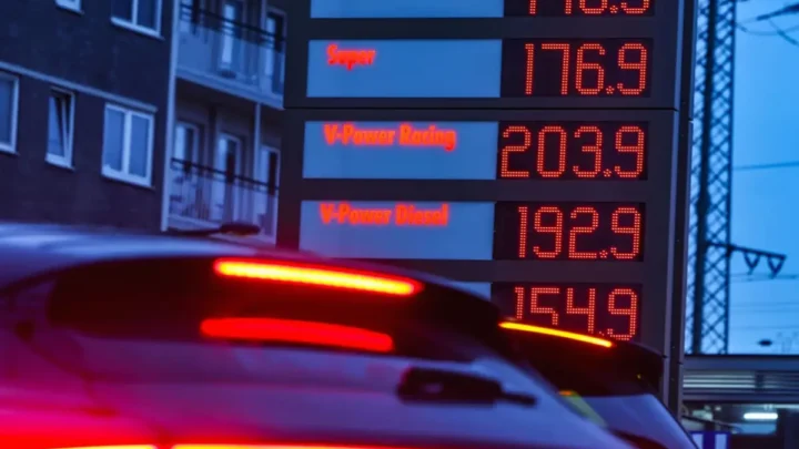 Spritpreise explodieren 2026: Diesel auf Rekordniveau – warum Autofahrer jetzt besonders viel zahlen und wann Entlastung kommt