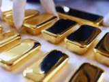 Glänzende Goldbarren gestapelt als Zeichen für steigende Nachfrage und sichere Geldanlage