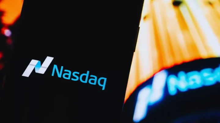 NASDAQ 100 2026: Warum der Tech-Index trotz leichter Verluste im Jahresverlauf wieder Fahrt aufnimmt – KI-Chips treiben die Erholung