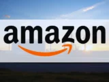 Amazon Sprout humanoider Roboter neben Tesla Optimus, Symbole für Heim- und Industrieeinsatz als Vergleich der Robotik-Strategien 2026