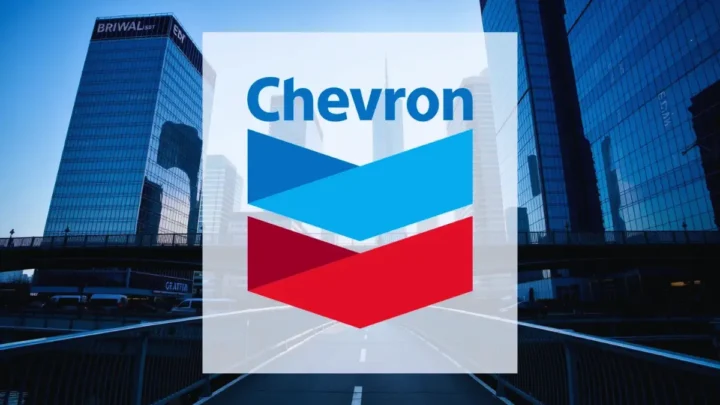 Chevron Aktie 2026: Ölpreis über 100 Dollar durch Hormus-Blockade – Warum die Aktie jetzt besonders interessant wird