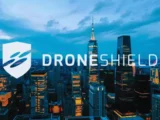 DroneShield Aktie Chart mit aktuellem Rücksetzer und modernen Drohnenabwehr-Systemen im Hintergrund, Symbol für die Entwicklung der Aktie 2026