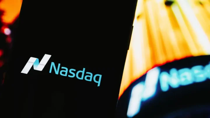 NASDAQ 100 knackt 26.300 Punkte: Tech-Rally in New York – AMD und KI-Aktien treiben den Index kräftig nach oben