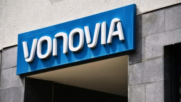 Vonovia Aktie 2026: Solar-Offensive und serielle Sanierung – Kann Vonovia den Zinsdruck aushebeln?