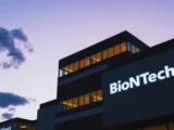 BioNTech Aktie 2026 Entwicklung mit Fokus auf mRNA-Technologie, Krebsforschung und strategische Neuausrichtung im Biotech-Sektor