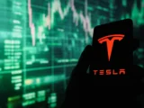 Tesla Model Y L Sechssitzer SUV mit verlängertem Radstand für asiatische Märkte und Familienkomfort