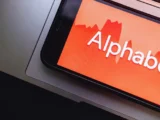 Alphabet Aktie Chart mit starkem Aufwärtstrend, Rekordkurs und Wachstum durch KI, Cloud und Zukunftstechnologien wie Waymo im Jahr 2026