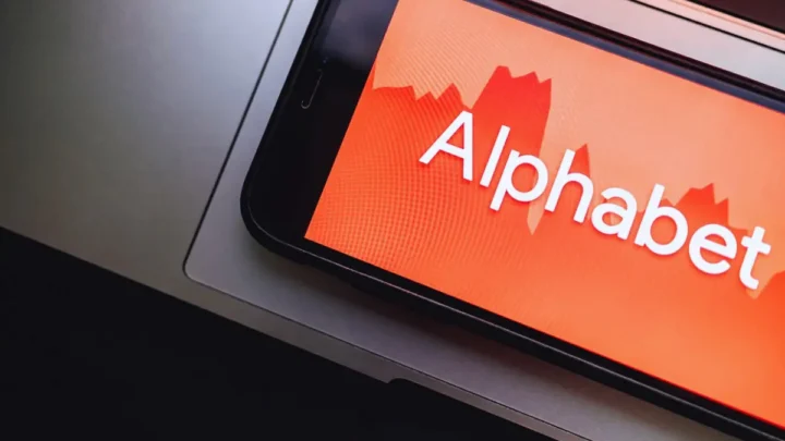 Alphabet Aktie explodiert auf Rekordhoch: KI-Revolution, Cloud-Boom und Waymo-Hoffnung treiben Mega-Rallye – geht der Tech-Hype jetzt erst richtig los?