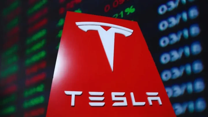 Tesla Aktie steigt nach starkem Quartal: 22,4 Mrd. USD Umsatz treiben Kurs – aber langfristige Risiken bleiben bestehen