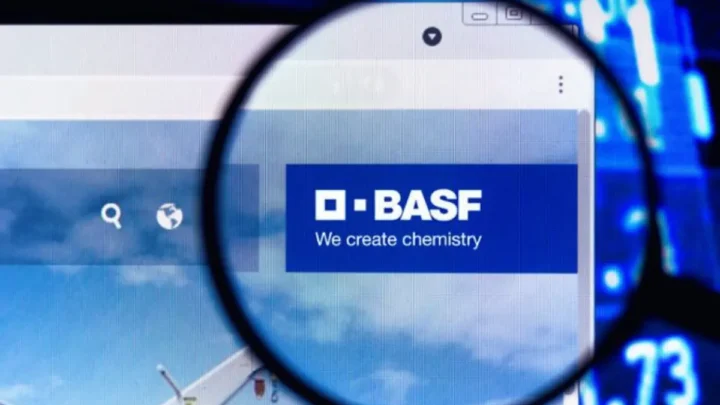 BASF Aktie vor entscheidendem Wendepunkt: Milliarden-Deal, grüne Transformation und Quartalszahlen sorgen für Spannung