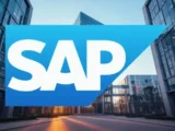 SAP Aktie Kursverlauf 2026 mit fallender Linie, Cloud- und KI-Symbolen sowie Logo des Unternehmens aus Walldorf