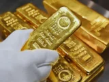 Steigender Goldpreis 2026 dargestellt mit Goldbarren als sichere Kapitalanlage