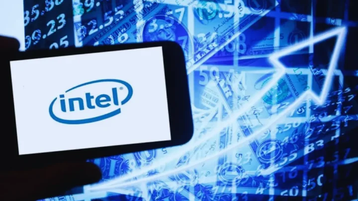 Intel Aktie 2026: 9,7 Prozent Rendite über 10 Jahre – Lohnt sich der Einstieg trotz hohem Risiko jetzt?