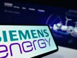 Siemens Energy Aktie Chart mit Aufwärtstrend und Windkraft-Symbolen im Mai 2026