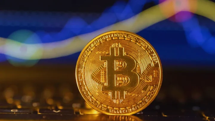 Bitcoin Preis Prognose 2026: BTC knackt 82.000 Dollar – Wale kaufen 270.000 BTC und Börsenreserven brechen ein!
