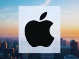 Apple Logo vor Börsenchart mit steigender Kursentwicklung im Technologiesektor 2026