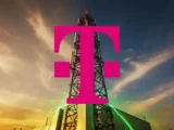 Deutsche Telekom Logo vor Börsenchart zur Kursentwicklung der Telekom-Aktie 2026