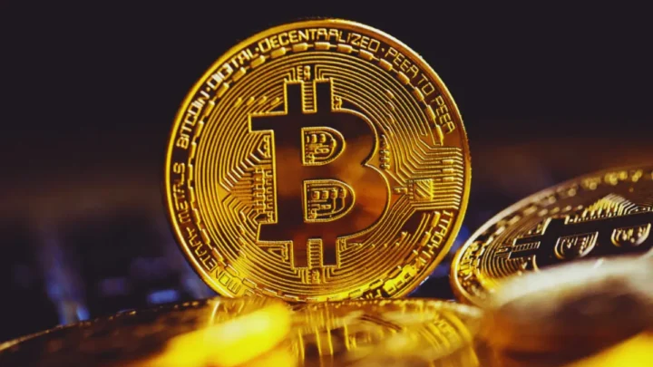 Bitcoin-Kurs vor der Entscheidung? Seltenes Signal könnte den Kryptomarkt jetzt verändern