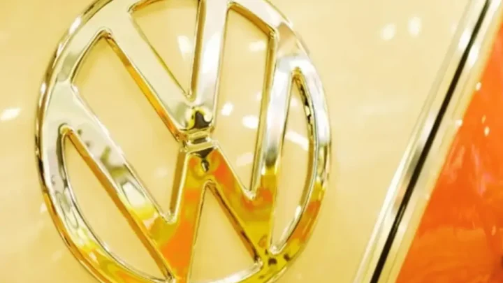 Volkswagen vz Aktie heute im Minus: Autoindustrie rechnet mit massivem Stellenabbau – Wie geht es weiter?