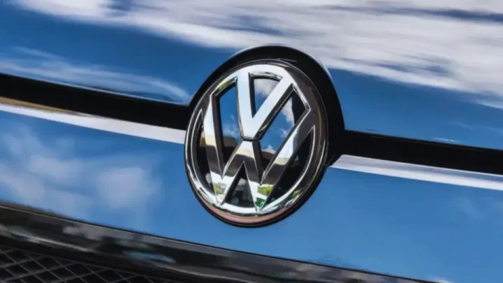 Volkswagen Aktie 2026: Wie der Autoriese mit Elektro-Offensive und Milliardeninvestitionen um die Zukunft kämpft